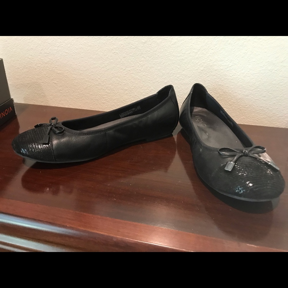 Vionic Flats